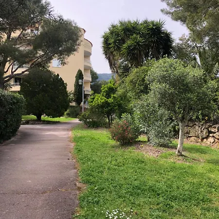 Appartement Rez De Jardin Cavalaire-sur-Mer Exterior foto